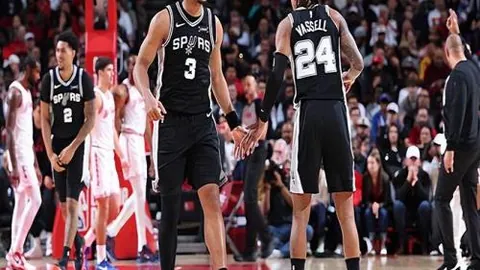 火箭队去年争取太阳队选秀权的终极目标是……